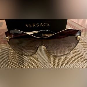 Authentic Versace Women's Gold Brown Designer Sunglasses 2182 Glam Medusa case